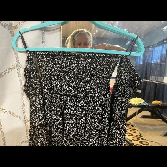 Black dress with white daisies - Picture 2 of 8